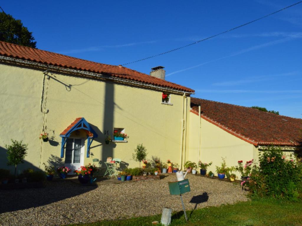 Homestay Arrabella Availles-Limouzine Eksteriør bilde
